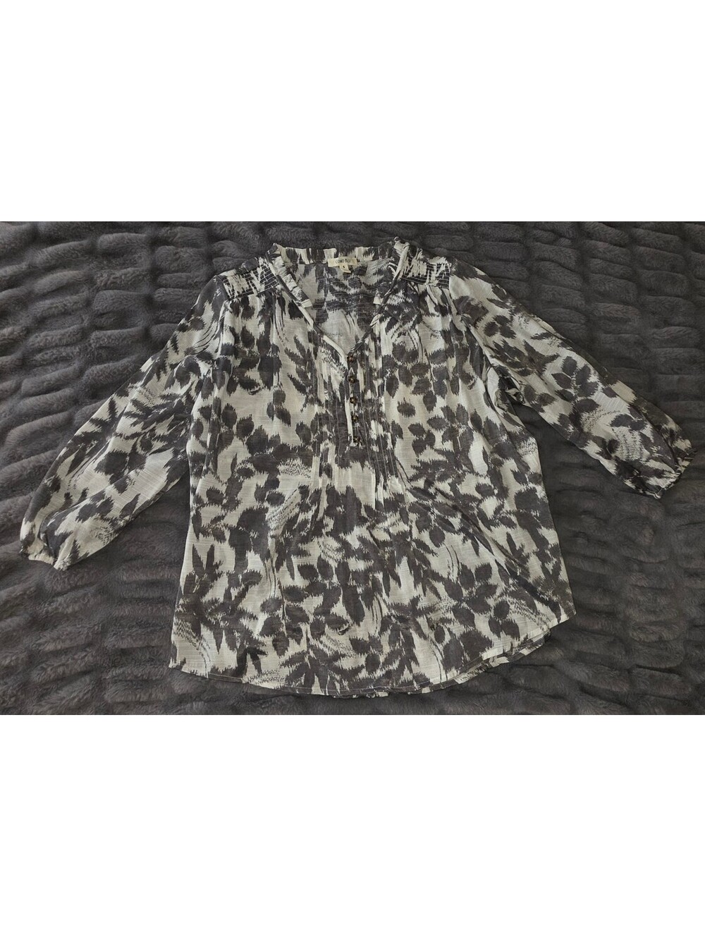 Womens Black and White Floral Button Front Blouse
